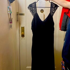 Straps of lace Size 18 elegant flowing dress